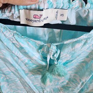 Vineyard Vines beautiful top